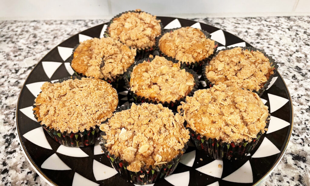apple crumble muffins