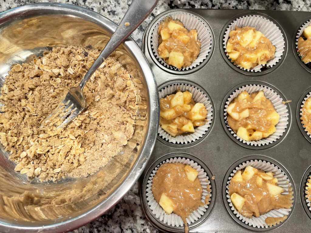 apple crumble muffins