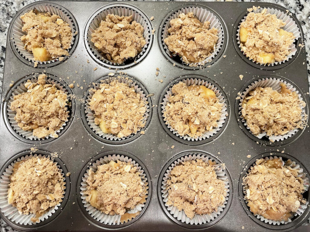 apple crumble muffins